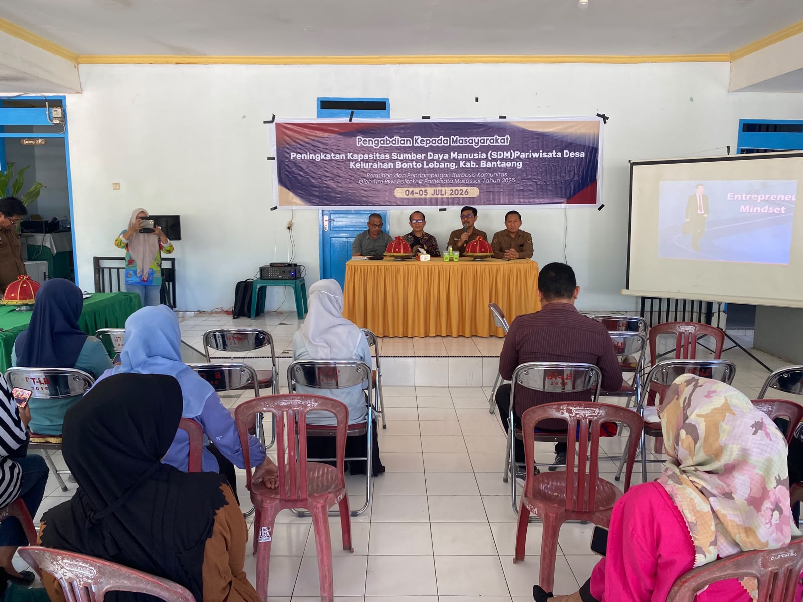 UMKM Lembang Makin Bersinar! Lurah Dedy Anshari Tampilkan Inovasi Digital di Forum Pengabdian Masyarakat Poltekpar Makassar